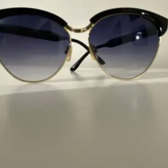 Prada sunglasses - Picture 3 of 12